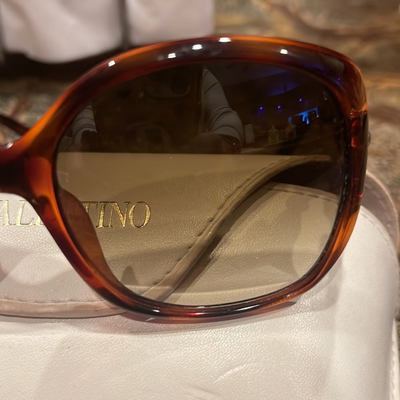 🕶Authentic Valentino Sunglasses🕶 - Picture 9 of 11